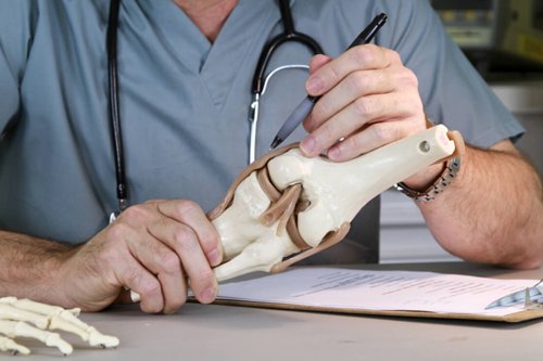 Nagpur Best Orthopedic Surgeon explain ortho treatment disease causes benefits