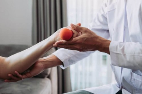 orthopedic doctors check hand bones folding or not